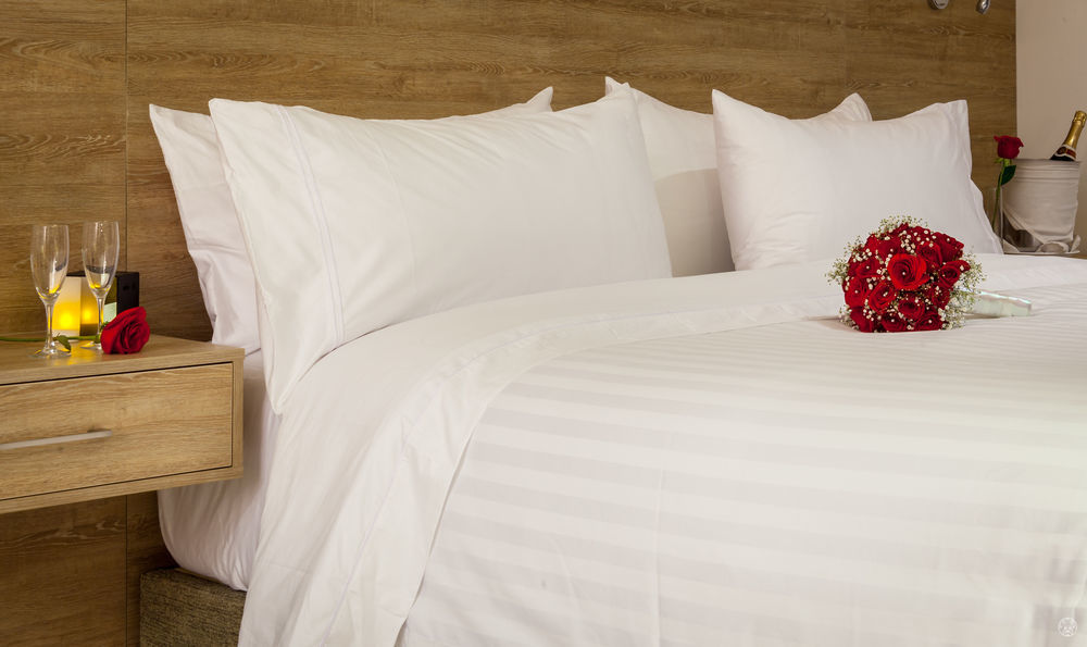 Ghl Collection Barranquilla Hotel Luaran gambar A bed with white sheets